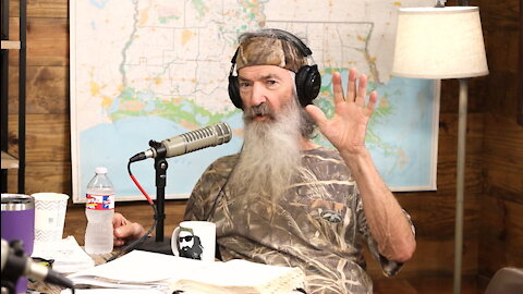 Phil Robertson Finds the PERFECT Way to Keep Miss Kay From Burning His Favorite Shirt | Ep 309