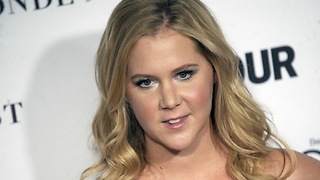 Amy Schumer Is In The HOSPITAL With Food Poisoning!