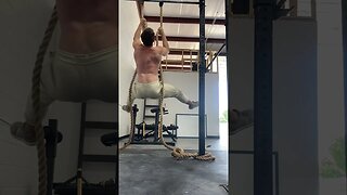 Reverse grip rope climb #movement #coaching #conditioning #mobilty #hanging