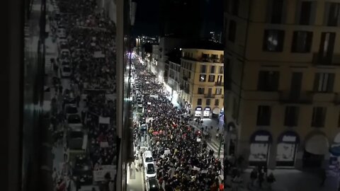 ITALY - Massive Protest In Milan Over Mandates!