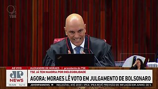 Moraes lê voto em julgamento de Bolsonaro; Pavinatto analisa | LINHA DE FRENTE
