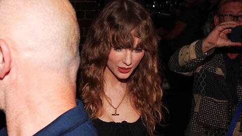 "Taylor Swift Turns Heads in Surry Hills: Dinner Outing Style