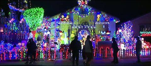 Henderson family wins for light display