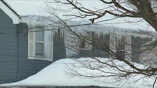 Ice dams on roof causing problems for homeowners