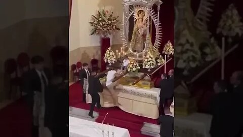 Imagini video suprarealiste din interiorul unei biserici din Spania!