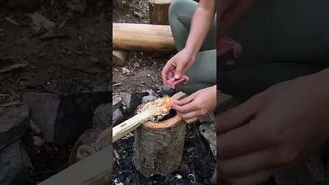 This GIRL is just a genius!🔥#camping #survival #bushcraft #outdoors #fire