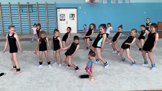 Gymnasts Hilariously Imitate Little Girl's Dance Moves
