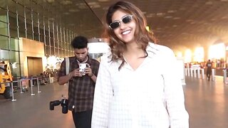 MMS Girl Anjali Arora Snapped at Mumbai Airport 😍🔥📸✈️