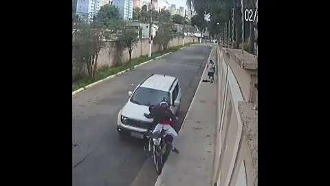 Somewhere in Brazil ... Two thieves are smashed