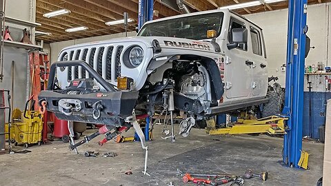 Crashed Jeep Gladiator Rebuild - Pulling it all Apart - What Broke?