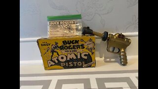 Buck Rogers No. U-235 Atomic Pistol with its original comic! Wow!! 🔫