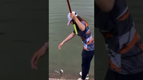 gadis cantik mancing ikan bandeung