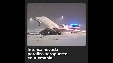 Un avión se congela en una pista de aterrizaje en Múnich