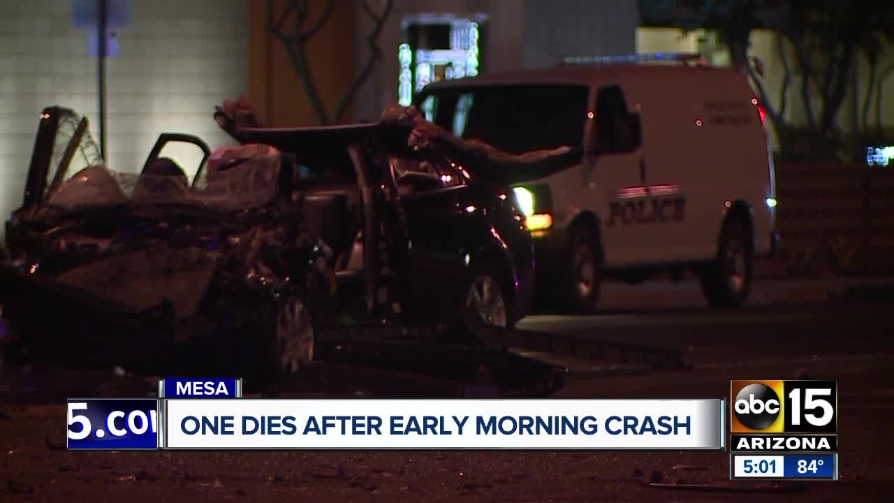 One dies after early morning crash in Mesa