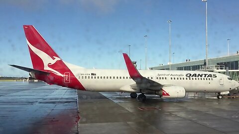 Qantas DOMESTIC Economy class: QF740 Adelaide to Sydney on B737-800