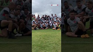 Gui no CT do Vasco com os jogadores