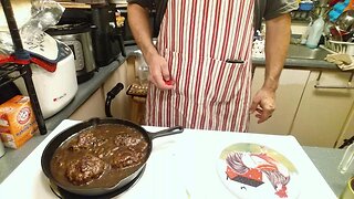 Make Salisbury Steak In A Snap: A Quick And Easy Homemade Dinner Recipe