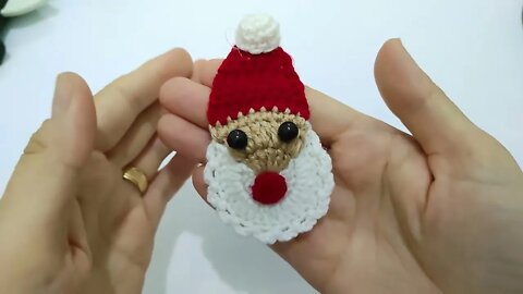 How to make a Crochet Christmas Santa Hair clip ( Right Handed ) - Crafting Wheel.