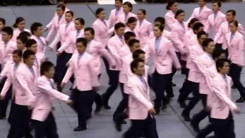 Crazy Japanese Synchronized Walking