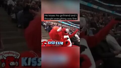 The greatest scandal in kiss cam history 😂