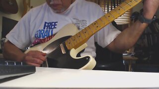 Very Quick Test 2008 Squier 50s Classic Vibe (used on Reverb)