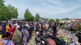 Community gathers for moment of silence for victims of mass shooting in Buffalo