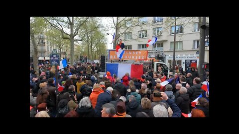 Manifestation contre le pass vaccinal Place Pierre Laroque à Paris le 02-04-2022 - vidéo 7