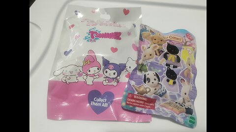 Unboxing calico critters magical series and sanrio tsunameez blind bags!!!!!!!!