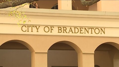 Bradenton considers selling its waterfront city hall, police station