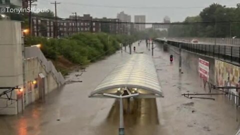 Extreme weather hitting areas of the U.S.