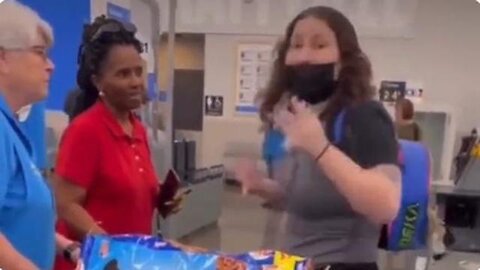 WALMART MELTDOWN !! WHAT WE HAVE HERE IS HYPOXIA FROM WEARING A MASK COMBINED WITH THE 💉