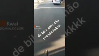 Foi tirar onda com os homi e perdeu a bike