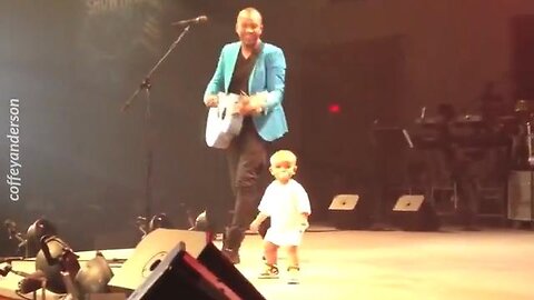 Kid crashes dads concert and steals the show. (The best video I have seen this week)🎸🎵