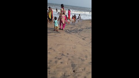 Lilly Grace enjoy 🏖 beach in India🇮🇳 with her family