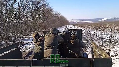 Fighters of the "Brave" group fire at Ukrainian militants from automatic weapons