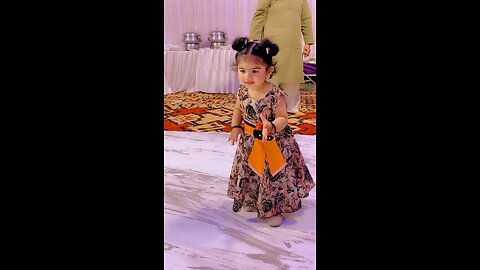 Baby Dancing on mera dil yeh pukary Aja