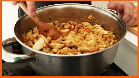 Macarrão com frango completo