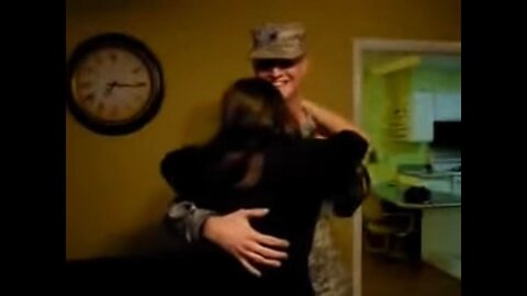 Soldier Returns Home on Thanksgiving to surprise his sister!