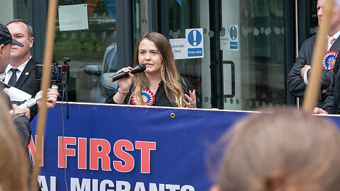 Ashlea gives rousing speech against illegal immigration outside Serco head office!