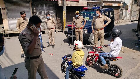 bike chalate hue bacchon ko police n pakd liya mini bike