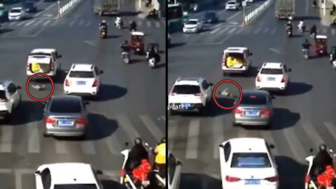 Toddler Falls out of Moving car and start Running Amid busy road