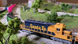 N Scale Santa Fe / BN intermodal train