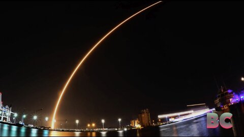 SpaceX late-night launch boosts Starlink satellites from Florida