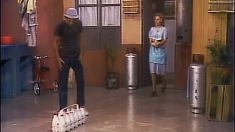 CHAVES - Episódio #18 (1973) Quem será o novo chefe? / O leiteiro