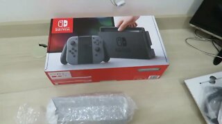 Nintendo Switch com Joy-Con Cinza