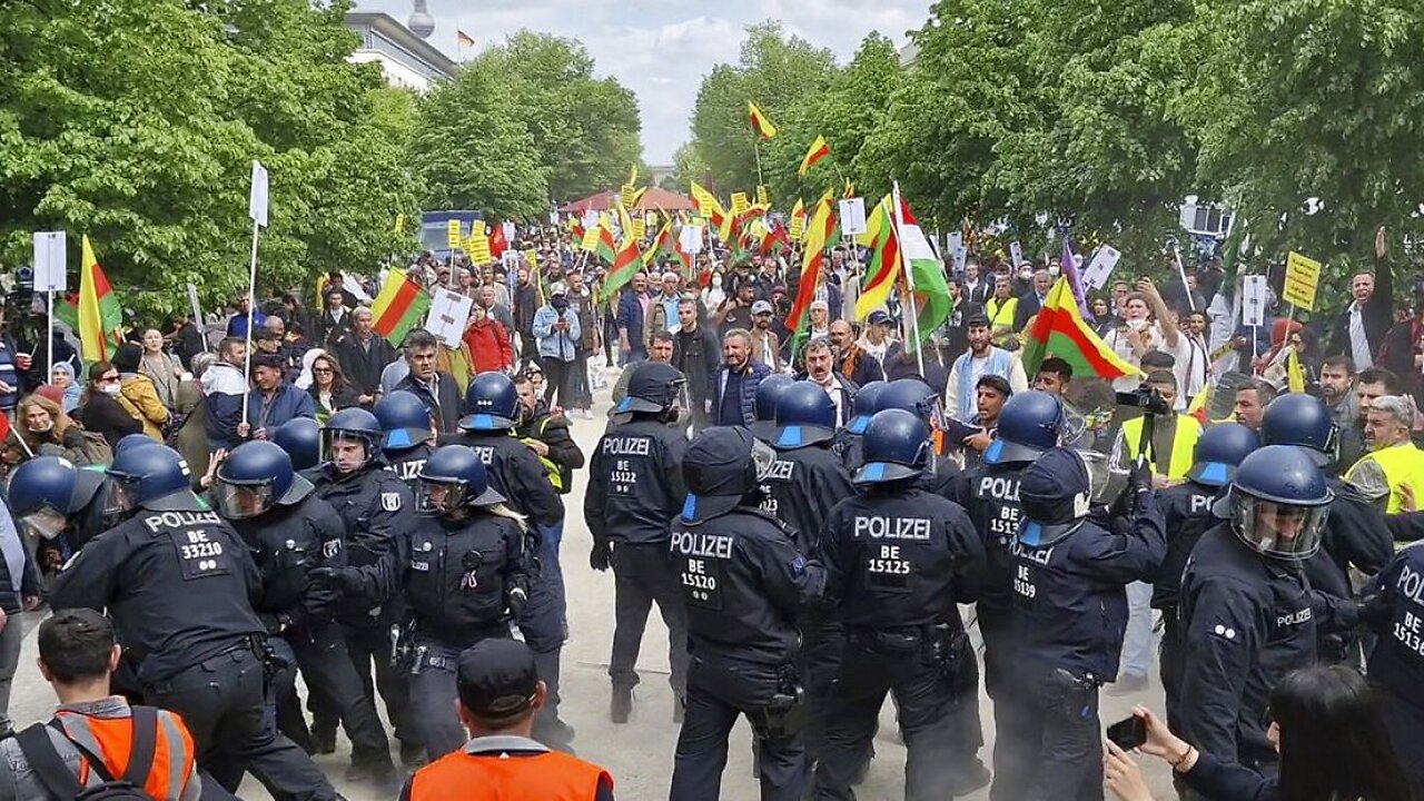 Grande MANIFESTAZIONE a BERLINO