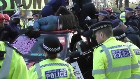 Police removing a protester glued to the top of a car #metpolice