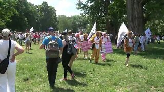 People gathering at Grüneburgpark – Million March II Frankfurt