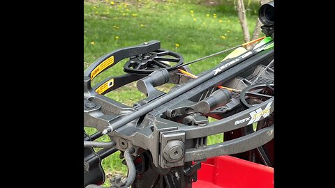 BearX IntenseCD 400FPS Crossbow VS Mathews SwitchbackXT 318FPS Compound