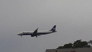 Embraer 195 PR-AUE na aproximação final antes de pousar em Manaus vindo de Tefé